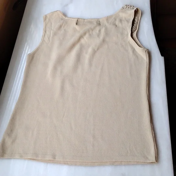 Two Knitted Shells - Picture 6 of 6